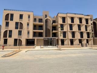 شقة بجاردن متشطبة استلام فورى دقايق من المطار