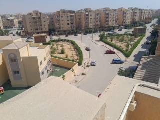 شقة للبيع بكمبوند جولف ريزدانس بجوار حى الاشجار 135م