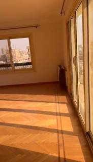 شقه للايجار سكن خلف مسجد مصطفى محمود مكيفه ومطبخ