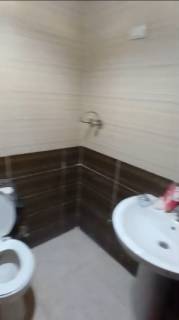 مكتب للايجار دور اول ميزانين بالقرب من محي الدين