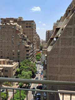 شقه نصف مفروشه للايحار بالقرب جدا من ميدان المساحه