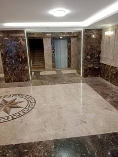 محل 270 متر بشارع تجارى بالدقى به رخصة مطعم