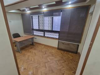 مكتب 6غرف 300م للايجار في ش وادي النيل الرءيسي