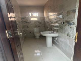 مكتب دور أرضي للايجار في شيراتون المطار 160 متر