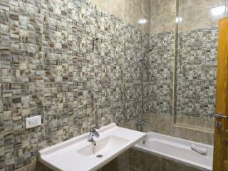 شقة للايجار في التجمع الاول في البنفسج بفرش حديث