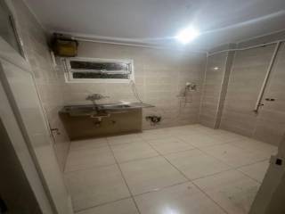 مكتب دور أرضي للايجار في شيراتون المطار 160 م