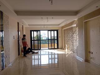 مكتب دور أرضي للايجار في شيراتون المطار 160 م