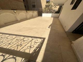 مكتب للايجار في شيراتون 250 متر الدور الارضي بمدخل