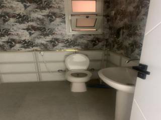 مقر اداري للايجار علي جوزيف تيتو يطل علي المطار