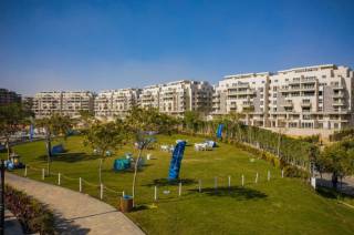 شقة للبيع استلام فورى فى كمبوند ماونتن فيو التجمع