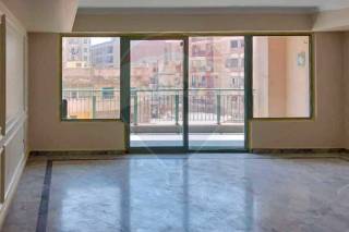 شقه للبيع 295 متر سان ستيفانو علي البحر مباشرة