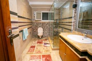 شقة للبيع 330 متر جناكليس علي الترام ماشرة