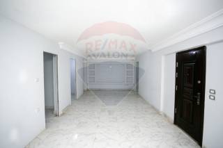 ميزان إداري للبيع 400 متر سموحة بجوار نقابة الأطباء