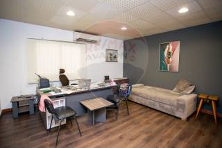 مقر إدارى للبيع 105 متر جناكليس خطوات من شارع أبو