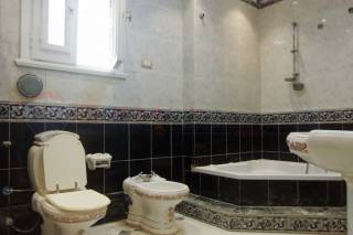 شقة للبيع 550 متر ميامي علي البحر مباشرة