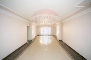 شقة للبيع 225 متر لوران علي الترام مباشرة