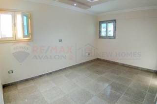 شقة للبيع 100 متر جناكليس ش النقيب محمد عبده