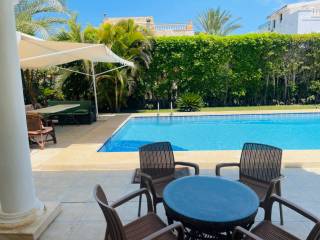 قبلا بحمام سباحة خاص للايجار بفرية الشروق