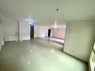 مكتب 4غرف واجهه رئيسي بالمهندسين 01002333702