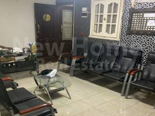 مقر بمدخل خاص في أرقى شوارع لوران