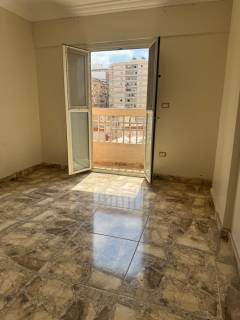 شقة للبيع بقلب السيوف بجوار قرية عبد الوهاب