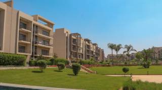 شقة متشطبة بالتكيفات استلام فورى فى التجمع الخامس