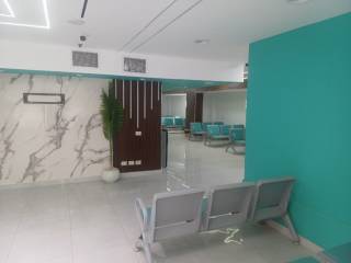 مركز طبي 1400م للايجار مجهز ومرخص ارضي واول بمدخل خاص