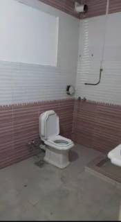 مكتب للايجار في ش الدقي الرئيسي بجوار المترو 4غرف