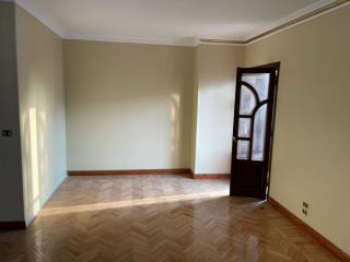 مكتب 240م للايجار في ش سوريا في المهندسين