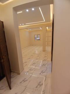 مكتب 200م دور ارضي للايجار في الدقي بالقرب من محي