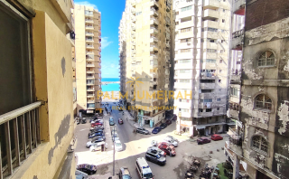 شقه للبيع 106م المحروسة ثانى نمرة من البحر