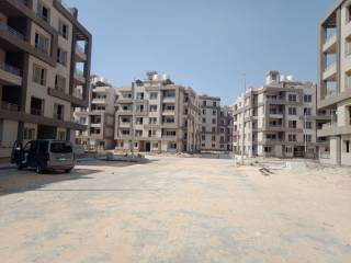 شقة للبيع بكمبوند جولف ريزدانس بجوار حى الاشجار 135م