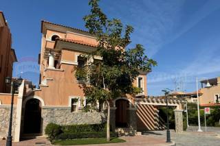 فيلا توين هاوس 320 متر كينج مريوط كومباوند جوار