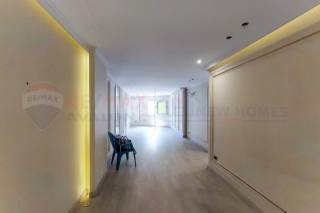 مقر بمدخل خاص في أرقى شوارع لوران