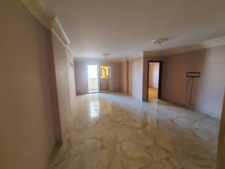 شقة للبيع في سموحه متفرع من شارع ادمون فريمون