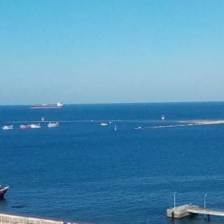 للبيع قطعة ارض امام قناه السويس و الممشى السياحي