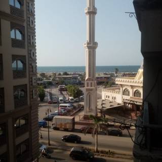 للبيع شقة طرح البحر تشطيب حديث