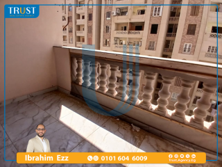 شقة 160م للبيع سموحة شارع الريادة