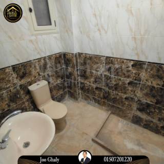 مقر اداري للايجار 90 متر سبورتنج علي البحر مباشر