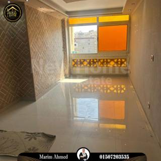 شقة للبيع 120 متر محرم بك متفرع من شارع منشا