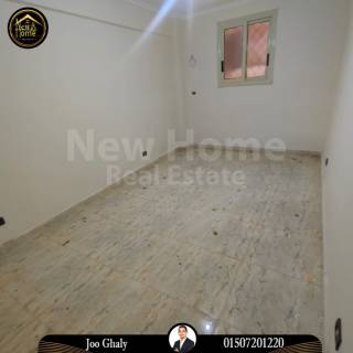 مقر اداري للايجار 90 متر سبورتنج علي البحر مباشرة