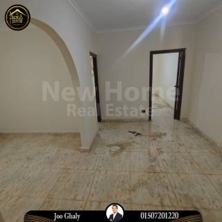 مقر اداري للايجار 90م سبورتنج علي البحر مباشرة