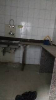 شقه للايجار ق ج خلف مسجد مصطفي محمود 3غرف وحمامين