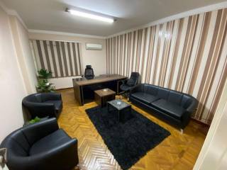 مكتب مفروش للايجار في الدقي 4غرف بالقرب من محي الد