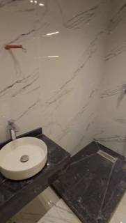 مكتب اداري دور اول للإيجار بشارع مصدق الرئيسى في ا