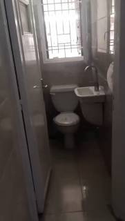 مكتب 250م ارضي بمدخل خاص في الدقي خلف مترو البحوث