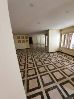 مكتب 300م ارضي بمدخل خاص للبيع في المهندسين