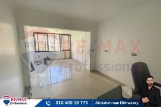 مكتب اداري للبيع 100م بولكلي ش ابو قير مباشرة