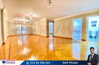 شقه للبيع 195 متر كفر عبده خطوات من ميدان سانت جيني