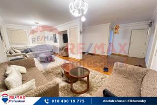 شقة للبيع 140 متر سابا باشا خطوات من البحر